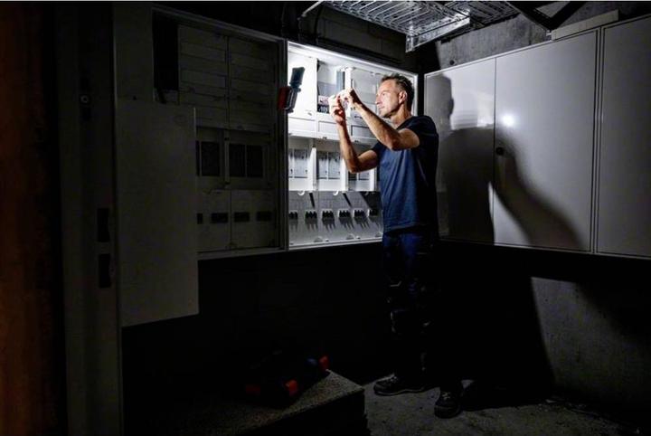 Produktbild Bosch Professional GLI 18V-800 (800 lm)