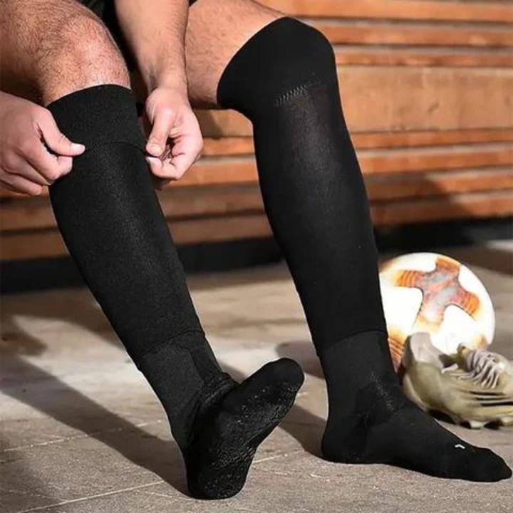 Image du produit NovoSoxx Fussballstulpen und Socken Grösse 42-47 Schwarz Set Tubxx und GripSoxx (42 - 47)