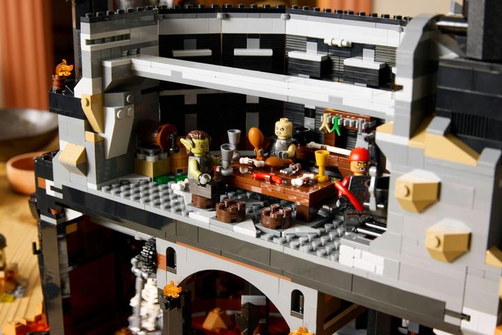 Immagine prodotto LEGO Il Signore degli Anelli: Barad-dûr (10333, LEGO Icons, Set LEGO rari)