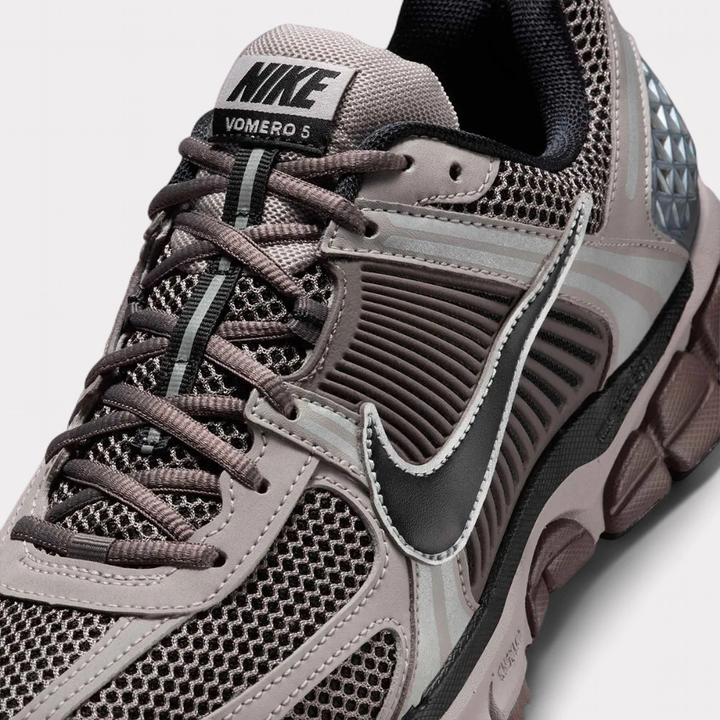 Immagine prodotto Nike Zoom Vomero 5 (40.5)