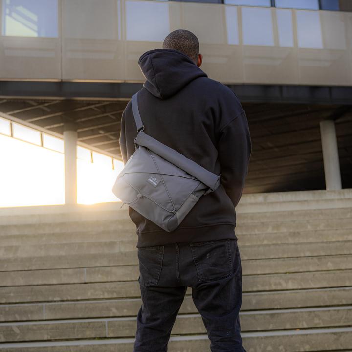 Produktbild Johnny Urban Travel Series Schultertasche Dylan