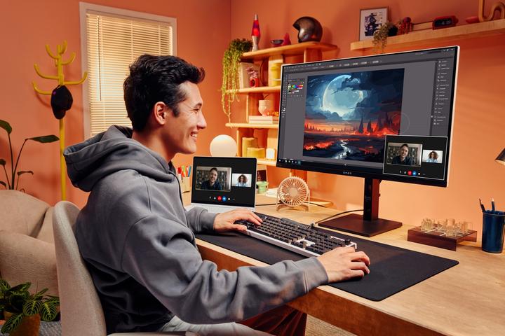 Actual product image HP OMEN Transcend 31.5 inch UHD 240Hz OLED Gaming Monitor - OMEN Transcend 32 (3840 x 2160 Pixels, 31.50")