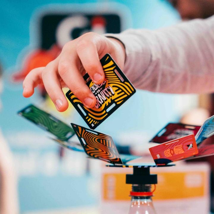 Actual product image Gigamic Instable (f) (French, 2 - 8 Players)