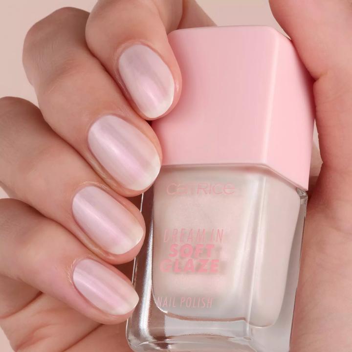 Produktbild Catrice Dream In Soft Glaze Nail Polish (010 Hailey Baby, Gel-Effekt Nagellack)