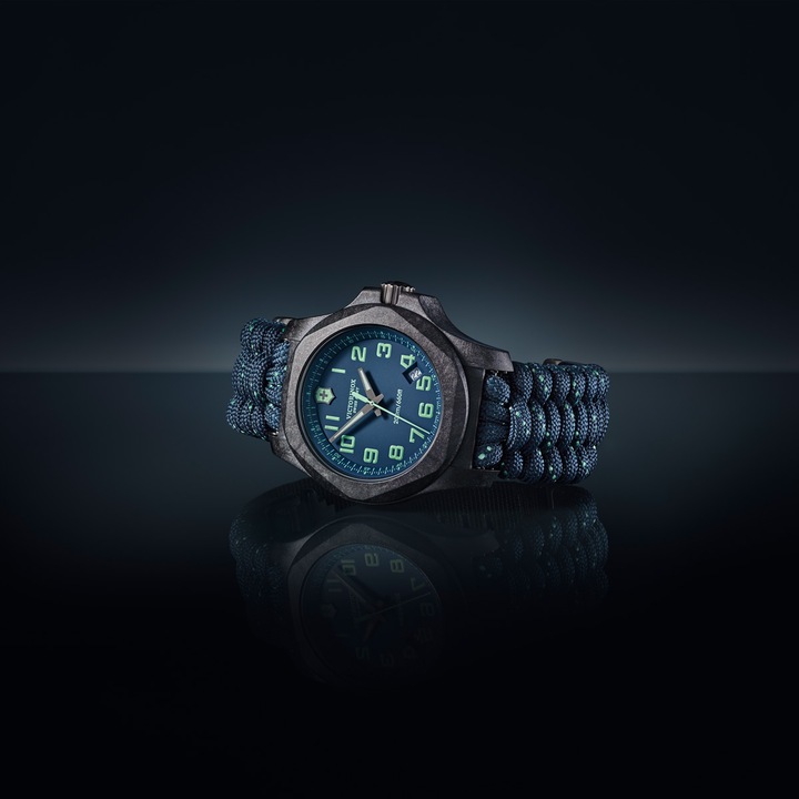 Immagine prodotto Victorinox I.n.o.x. Carbonio (Orologio da polso analogico, Fatto in Svizzera, 43 mm)