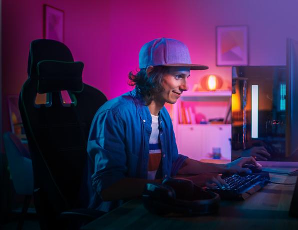 Produktbild One for All Monitor Halterung Experience RGB Dual schwarz (Tisch, 45", 14 kg)