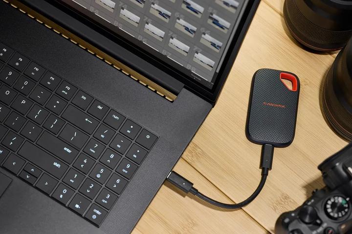 Actual product image SANDISK Extreme Portable V3 (1 TB)
