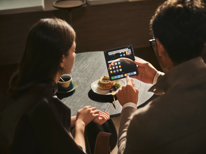 Produktbild Huawei Mate X6 (512 GB, Nebula Red, 7.93", Dual SIM, 50 Mpx, 5G)