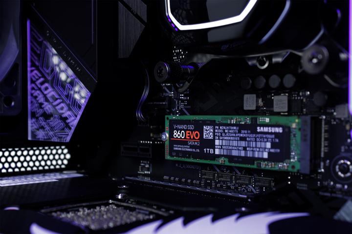 Produktbild Mifcom Savage (1000 GB, 32 GB, Intel Core i9-9900K, GeForce RTX 2080 Ti)