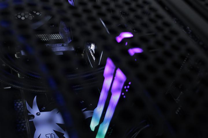 Produktbild Mifcom Savage (1000 GB, 32 GB, Intel Core i9-9900K, GeForce RTX 2080 Ti)