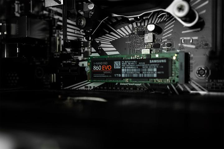 Produktbild Mifcom Savage RTX2080S Core i7 (Intel Core i7-9700K, 16 GB, 500 GB, GeForce RTX 2080 Super)