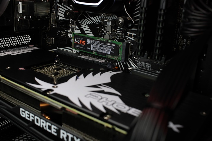 Produktbild Mifcom Savage RTX2080Ti Core i7 (Intel Core i7-9700K, 16 GB, 500 GB, GeForce RTX 2080 Ti)