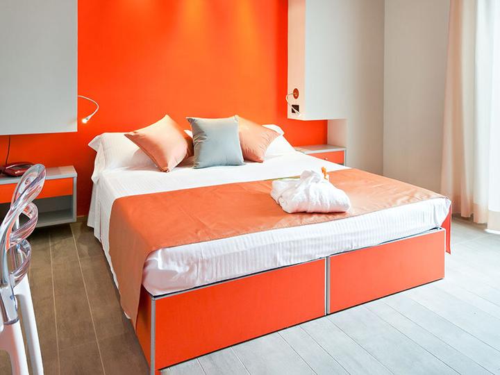 Immagine prodotto Smartbox Joyeux anniversaire: soggiorni, soupers, avventure e benessere per festeggiare 18 anni (2 pers.)