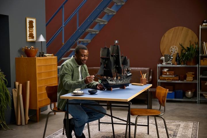 Produktbild LEGO Captain Jack Sparrows Piratenschiff (10365, LEGO Icons)