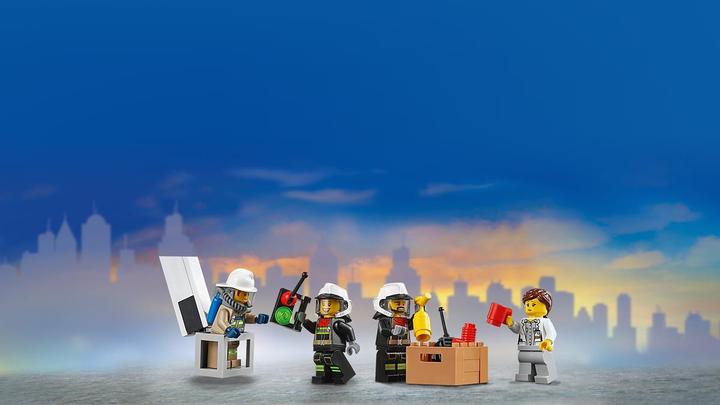 Actual product image LEGO Mobile fire brigade control centre (60282, LEGO City)