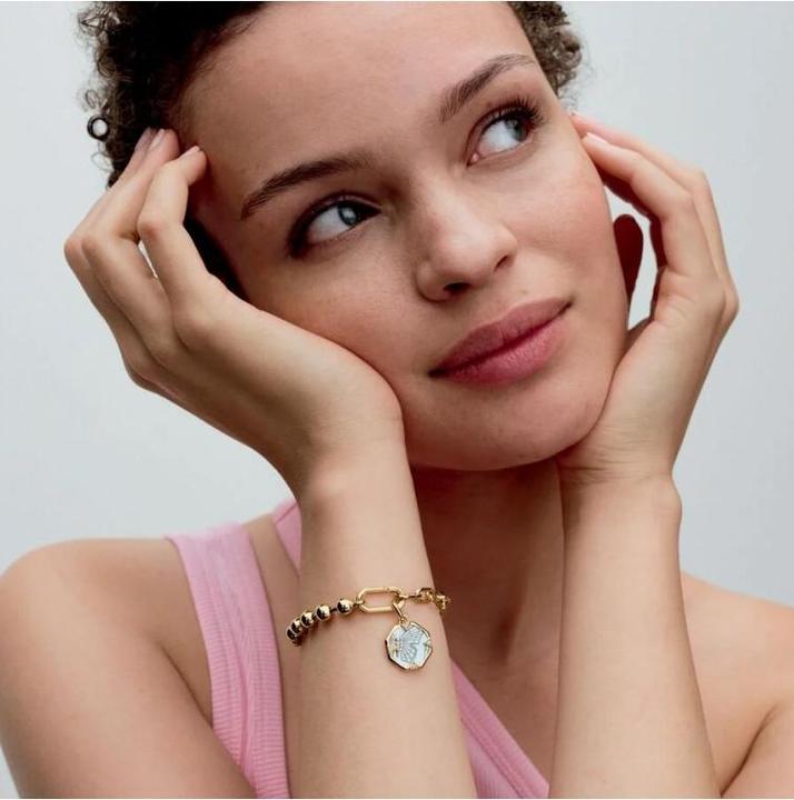 Immagine prodotto Pandora ME Ciondolo a medaglione con farfalla colorata in madreperla (Metallo, Dorato)