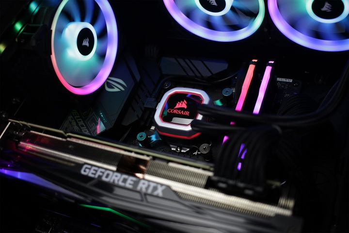 Produktbild Mifcom Spectrum RTX2080Ti Core i9 Ultimate (Intel Core i9-9900K, 32 GB, 1000 GB, GeForce RTX 2080 Ti)