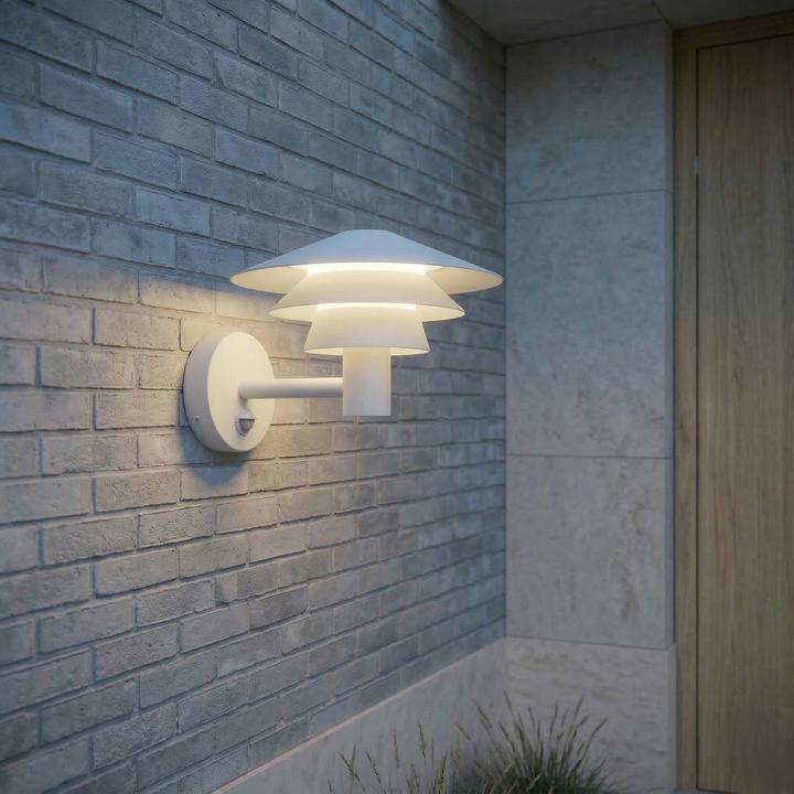 Produktbild Lucande LED-Aussenwandleuchte Montaro, weiss, IP54, Sensor (IP54)