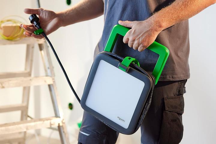 Actual product image Schneider IMT47272 (6800 lm)