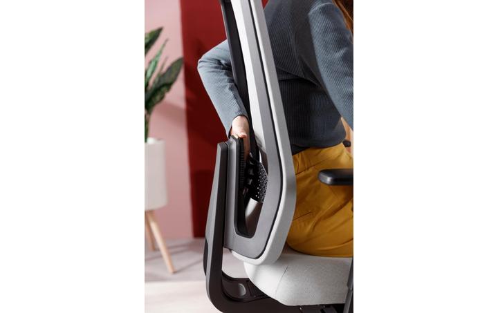 Actual product image Dauphin Office chair Indeed Mesh with mesh back, Black/Blue