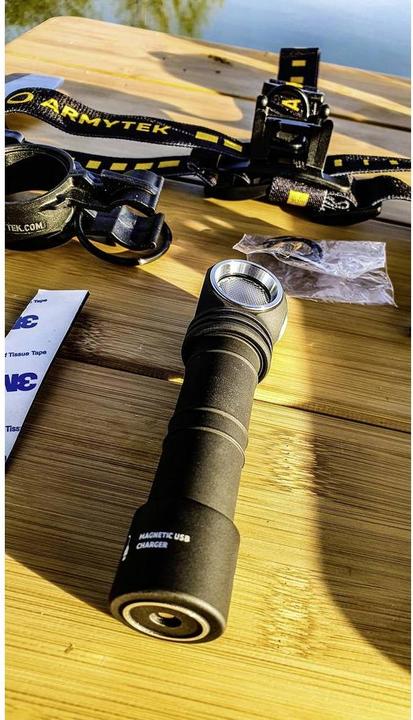 Actual product image ArmyTek Wizard C2 Pro Magnet Multifunction Lamp USB XHP50.2 warm (11.20 cm, 2500 lm)