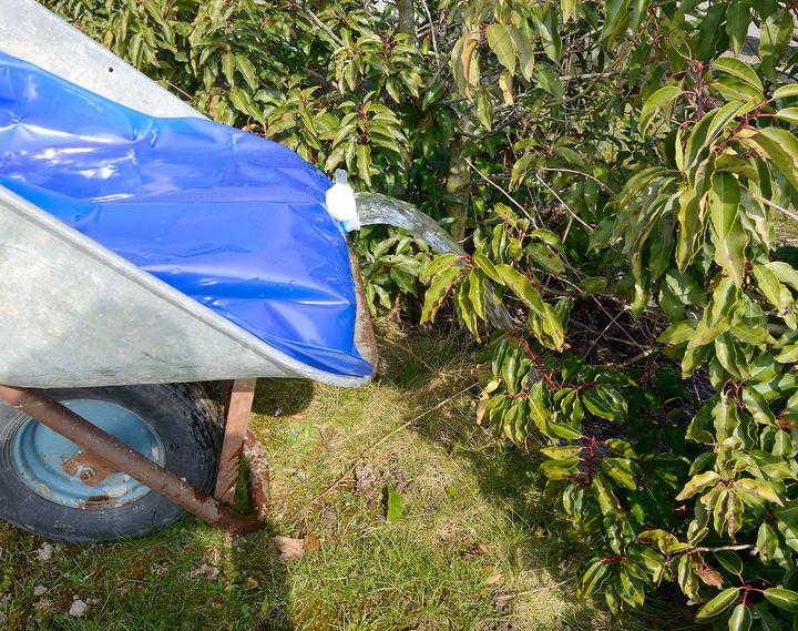 Produktbild AGT 2er-Set Wasserbehälter für die Schubkarre, 80 Liter