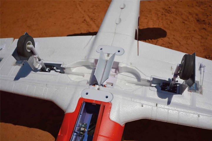 Produktbild FMS T-28D Trojan V4 rot - 142cm mit Reflex Gyro