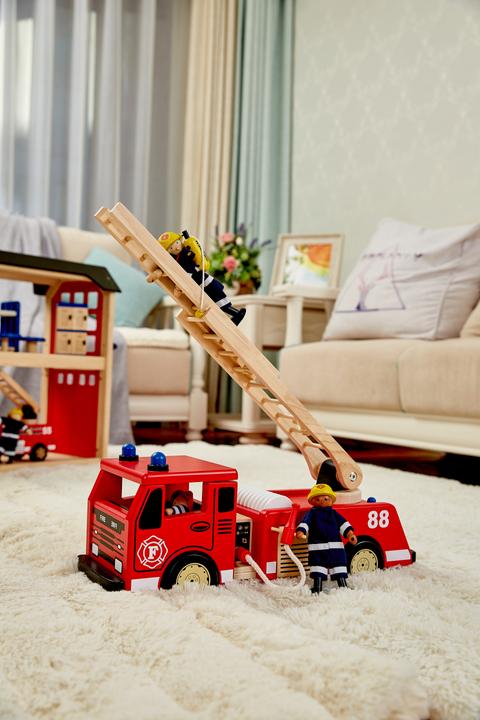 Actual product image Pintoy Fire engine