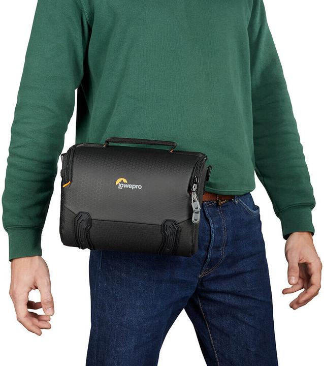 Actual product image Lowepro Adventura SH 160 III Green Line (Camera shoulder bag, 4 l)