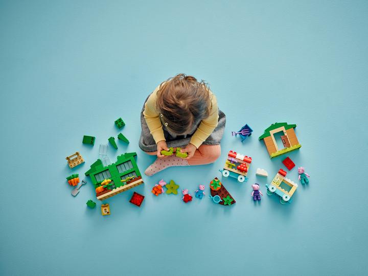 Actual product image LEGO DUPLO 10461 Bedstefar Gris' have og drivhus (10461)