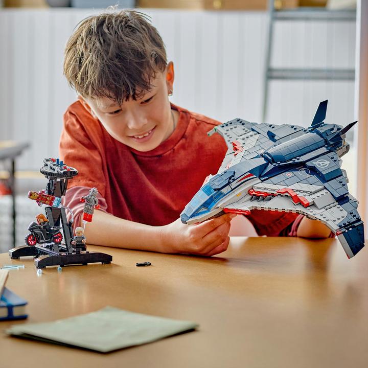 Actual product image LEGO Avengers: Age of Ultron Quinjet (76325, LEGO Marvel)