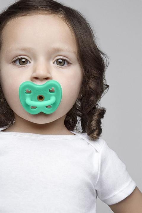 Actual product image Hevea 2-pack of natural rubber soothers, Maya Blue & Pop of Green - orthodontic (from 3 months) (2 x, from 3 M.)