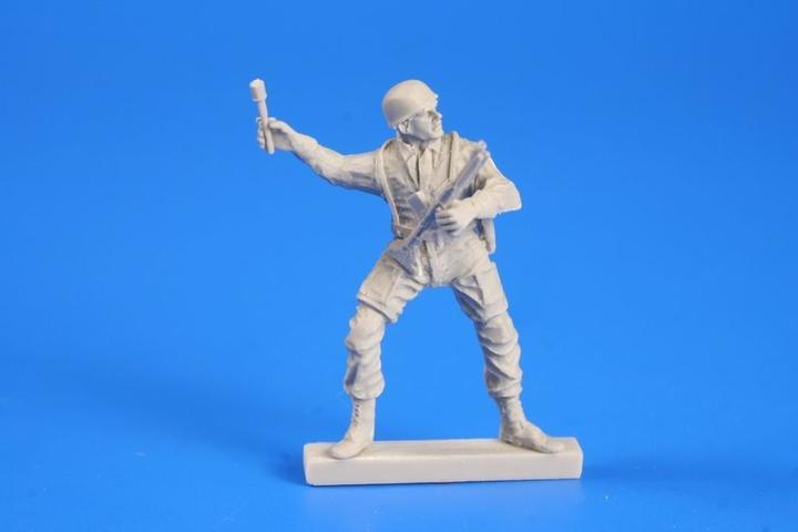 Actual product image CMK German WW II Paratroops with FG-42