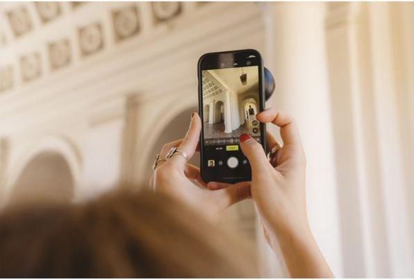 Actual product image Moment Wide Lens T-Series