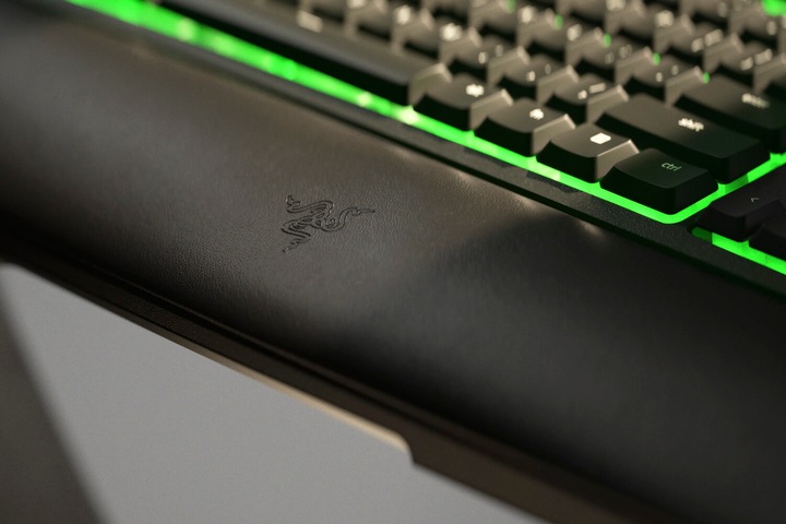 Actual product image Razer Ornata V2 (DE, Cable)