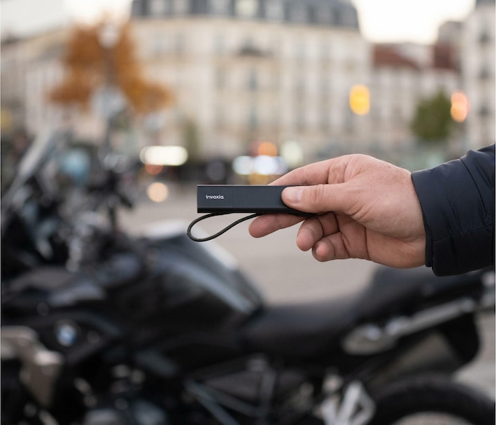 Actual product image Invoxia GPS Tracker Pro (iOS, Android)