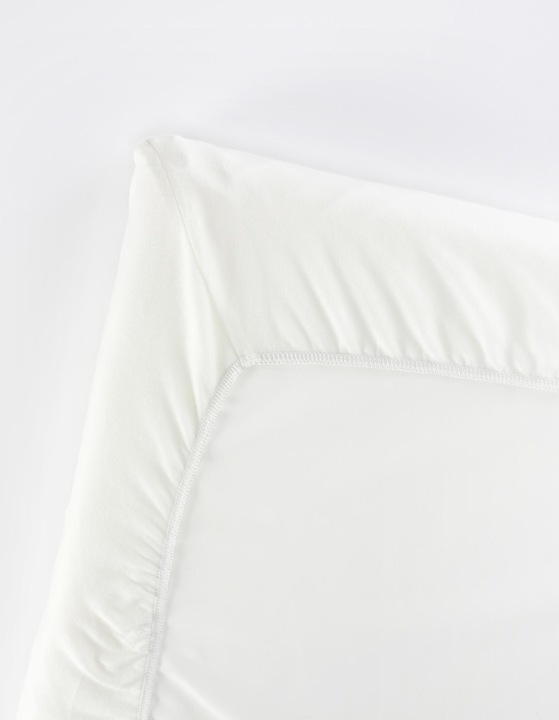 Actual product image BabyBjörn Travel Crib Light with fitted sheet
