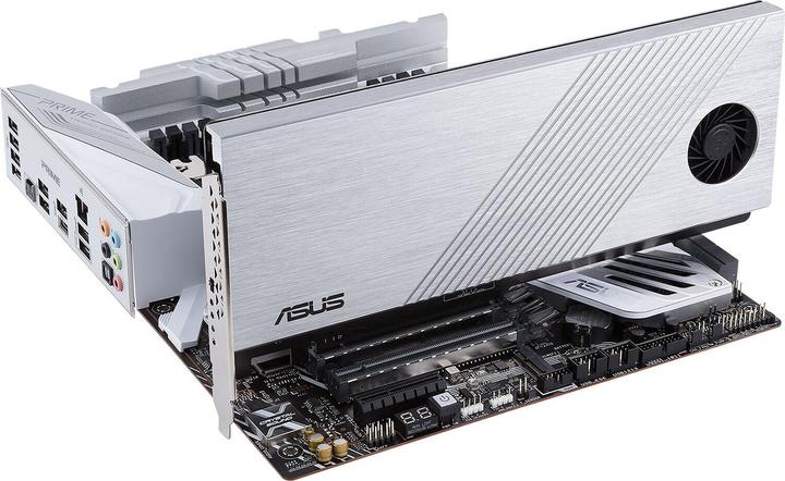 Actual product image ASUS Hyper M.2 x16 Gen 4 card