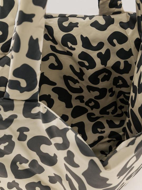 Image du produit Studio Noos Shopper "Holy Cow Puffy Mom Bag" beige à petits motifs