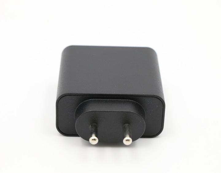 Actual product image Lenovo AC ADAPTER ADL65WCG 20V 5V 3.2 (65 W)