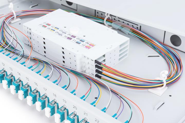 Produktbild Digitus LWL Spleissbox, bestückt, LC, OM3
