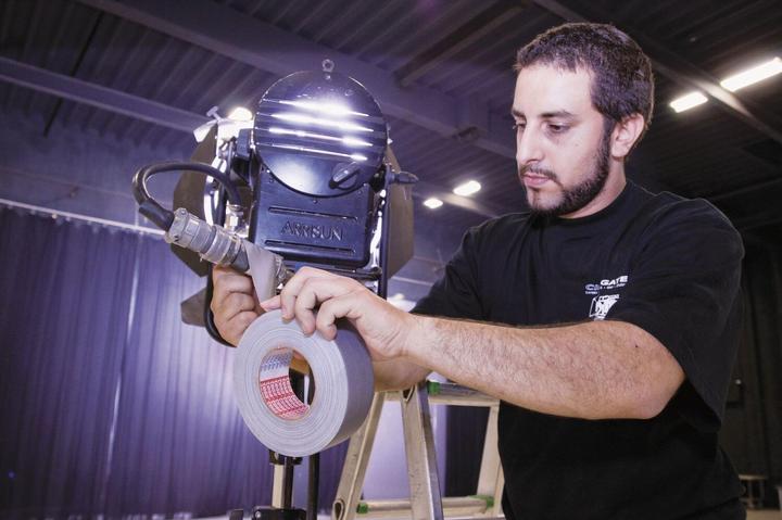 Produktbild tesa tesaband, Premium-Acryl beschichtetes Gewebeband, Zellwolle kunststoffbeschicht (19 mm)