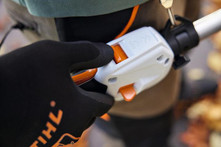 Produktbild Stihl Akku Kombimotor KMA 120 R ohne Akku und Ladegerät