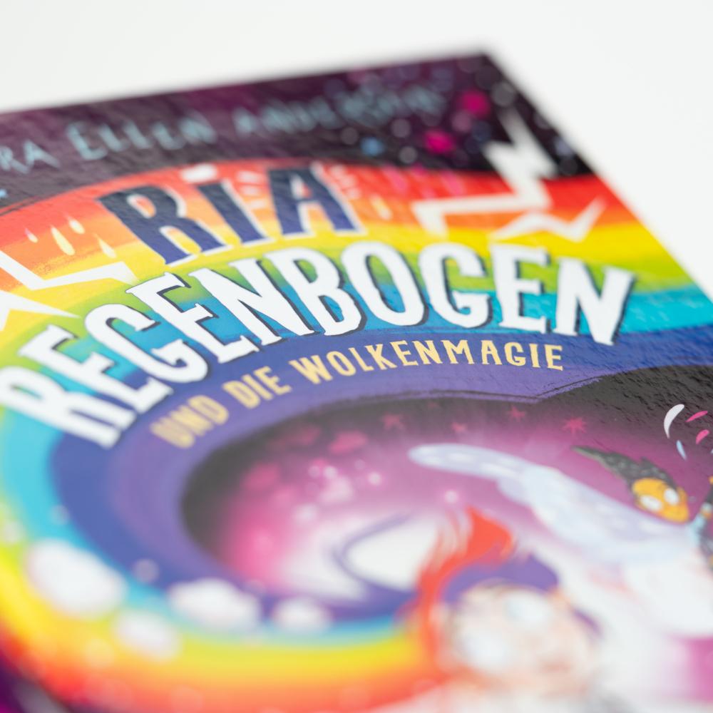 Thumbnail - Ria Regenbogen und die Wolkenmagie (Band 2), Kinderbücher von Laura Ellen Anderson