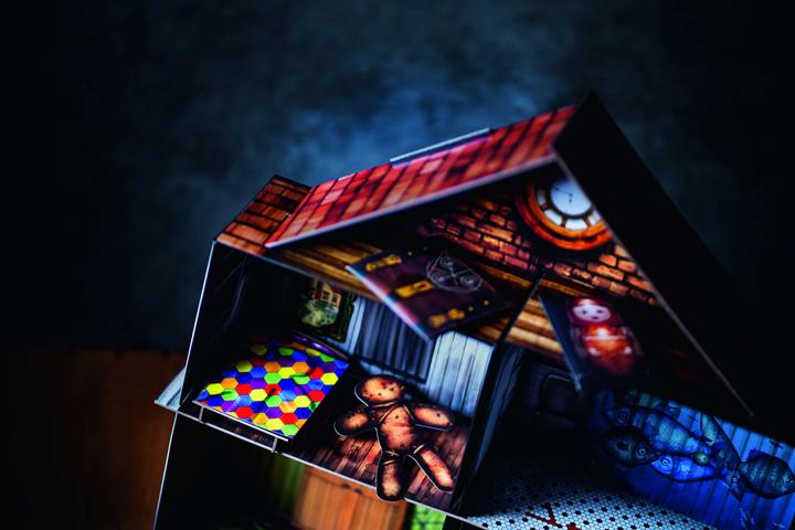 Produktbild Thinkfun Escape the Room 3 - Das verfluchte Puppenhaus (Deutsch)