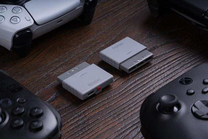 Actual product image 8bitdo Retro Receiver PS1/PS2 (PS2, Playstation Classic, PC)