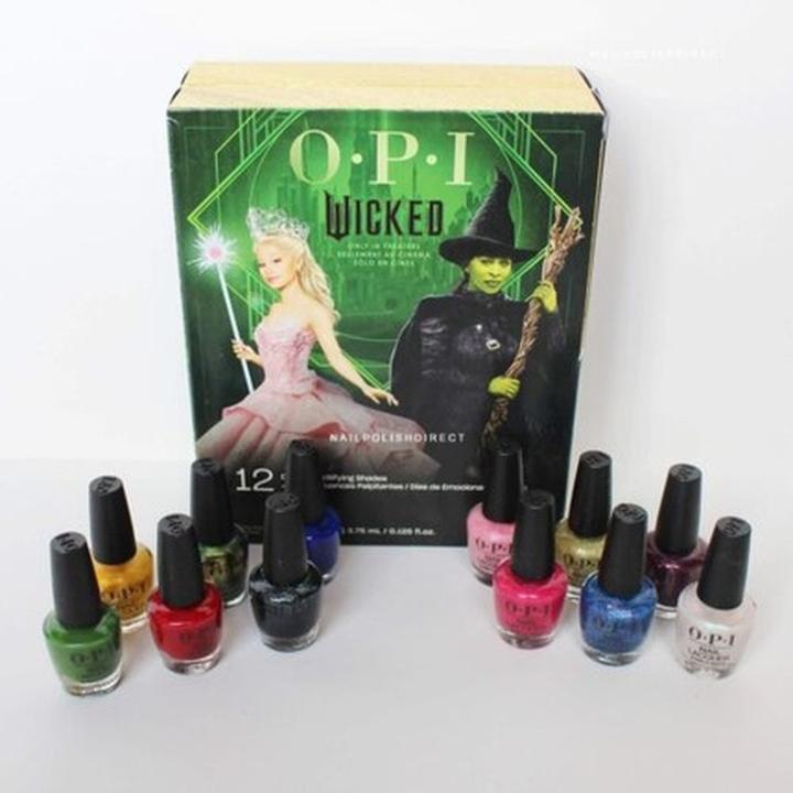 Immagine prodotto OPI Collezione Wicked (Camino Ciliegio Nero, Smalto per unghie effetto gel)