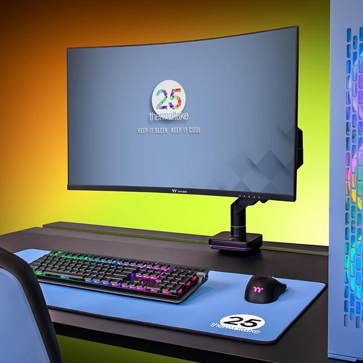 Actual product image Thermaltake "M700 Hydrangea Blue Extended Gaming Mouse Pad"