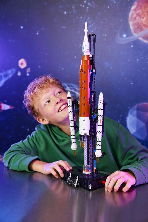 Image du produit LEGO NASA Artemis SLS-Schwerlastrakete (42221, LEGO Technic)