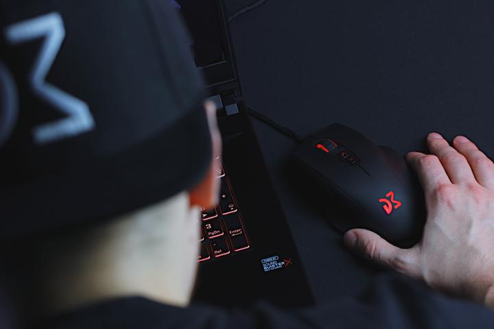 Actual product image Dream Machines DM2 Supreme (Cable)